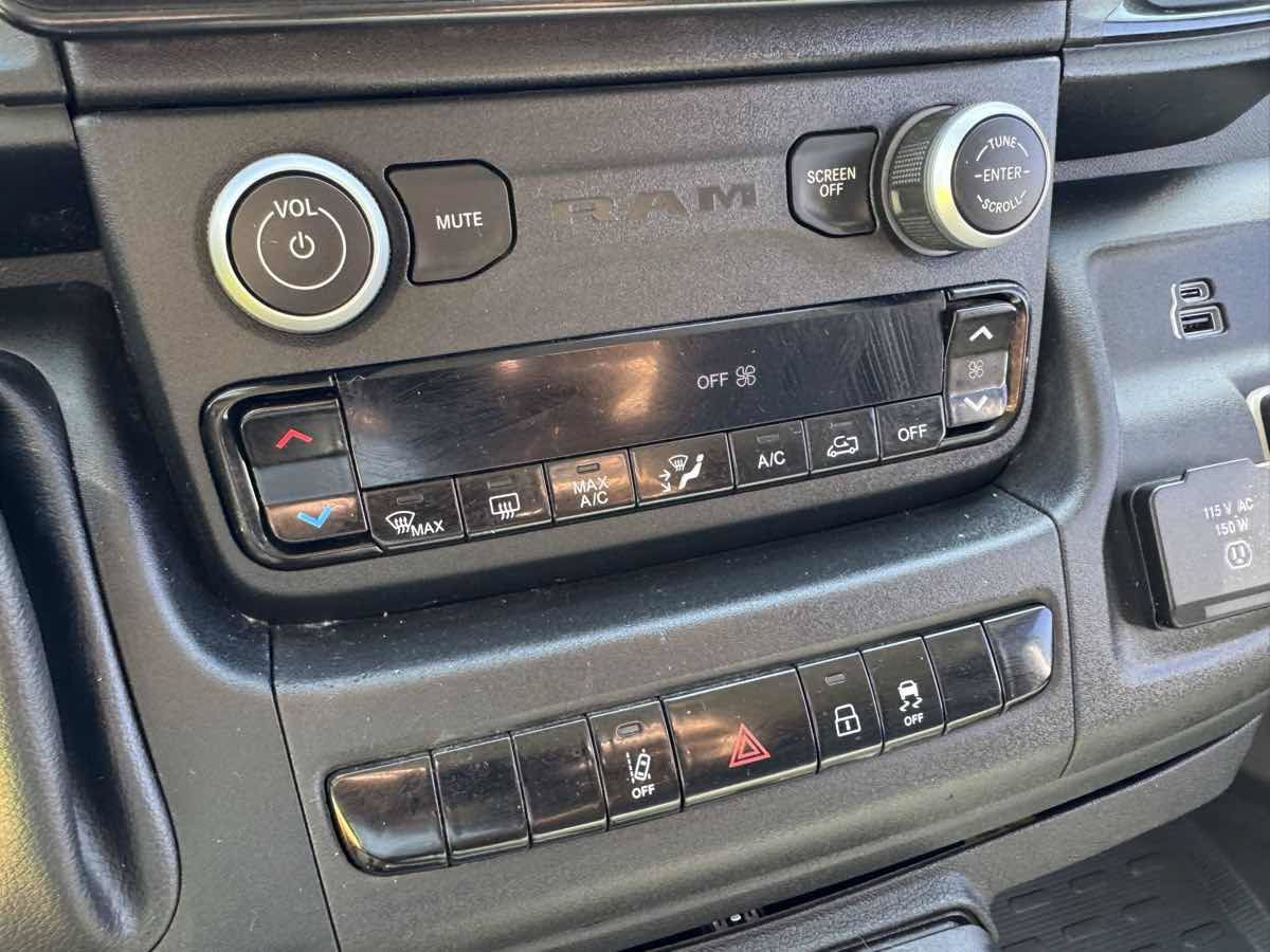Used 2023 RAM ProMaster 2500 w/ Driver Convenience Group FWD image 25