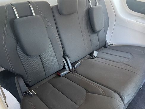 Used 2017 Chrysler Pacifica Touring image 15