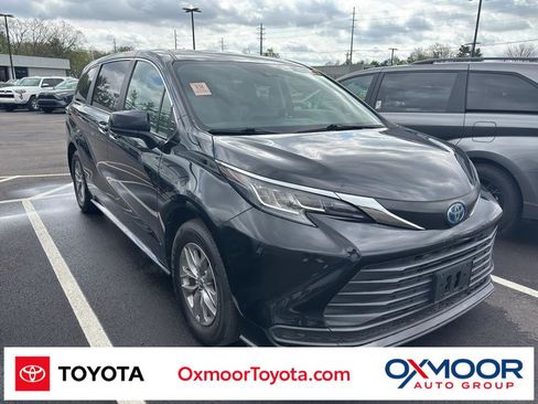 Used 2022 Toyota Sienna LE image 1
