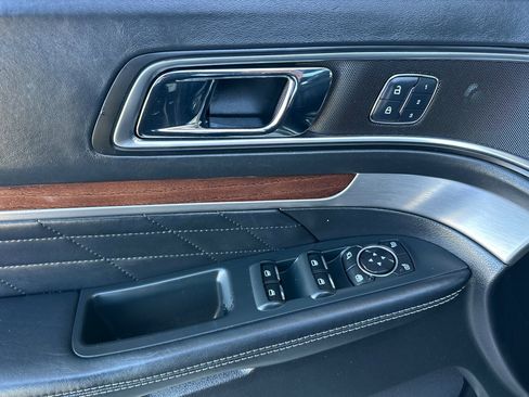 Used 2018 Ford Explorer Platinum image 13