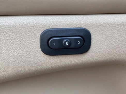 Used 2020 Jeep Grand Cherokee Overland AWD/4WD image 33