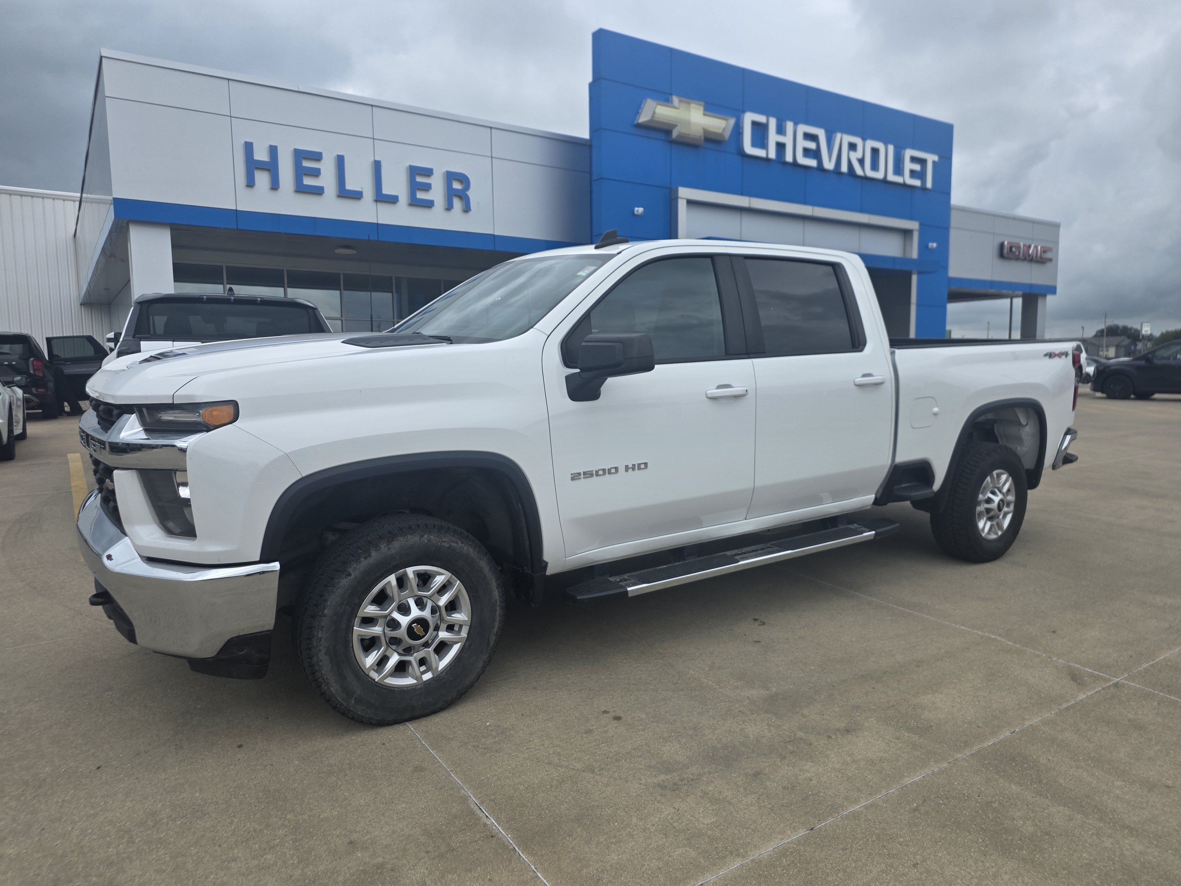 Used 2022 Chevrolet Silverado 2500 LT AWD/4WD image 3