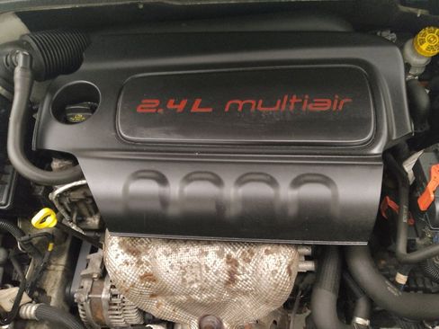 Used 2015 Jeep Renegade Latitude w/ Popular Equipment Group AWD/4WD image 30