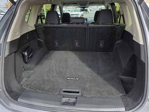 Used 2024 Nissan Rogue SV image 9