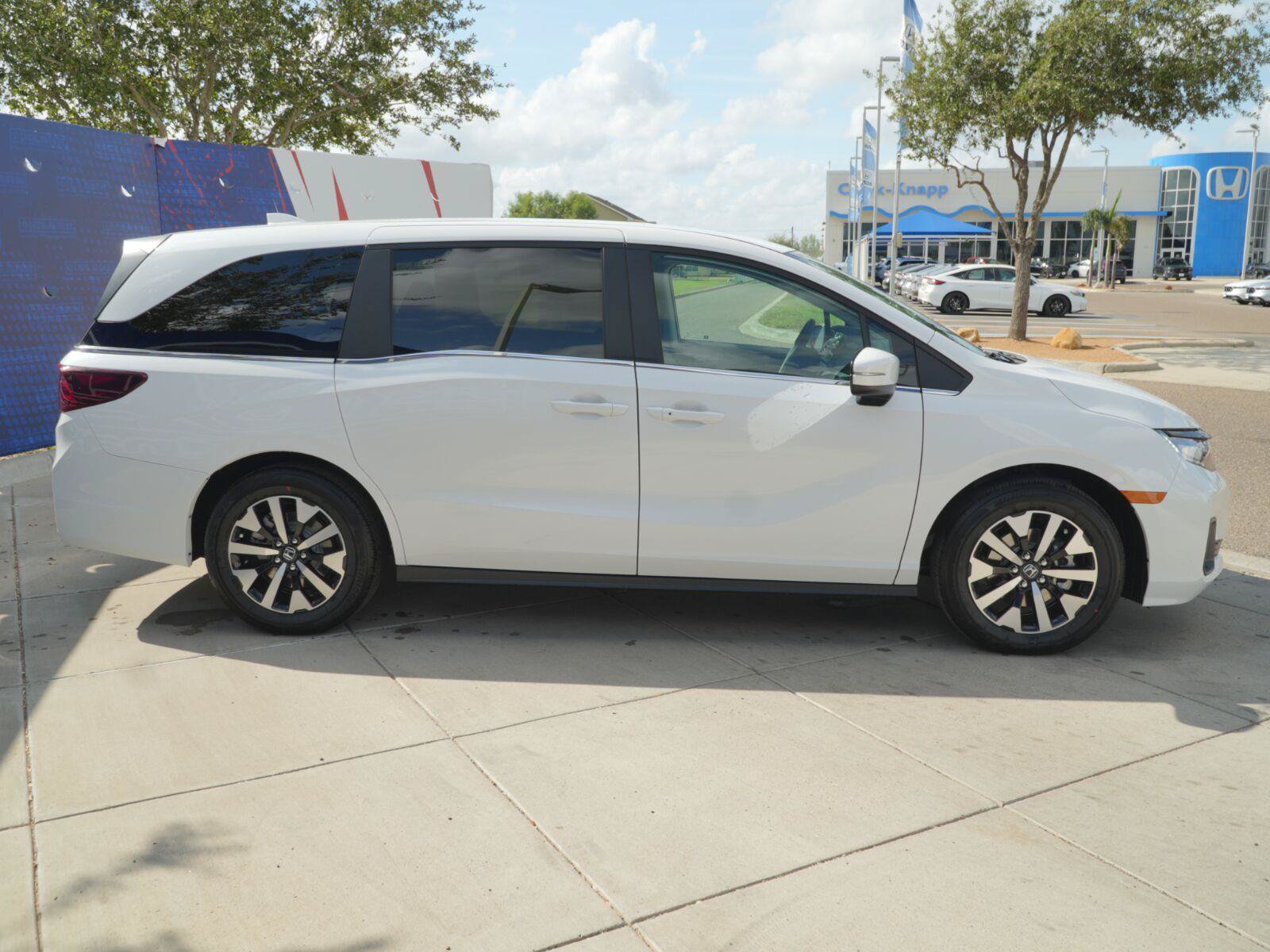 New 2027 Honda Odyssey EX-L image 5