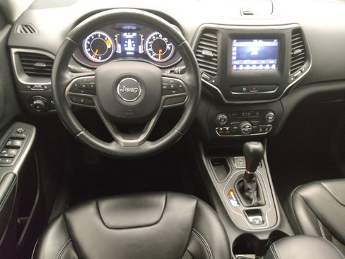Used 2019 Jeep Cherokee Latitude Plus w/ Comfort/Convenience Group FWD image 22