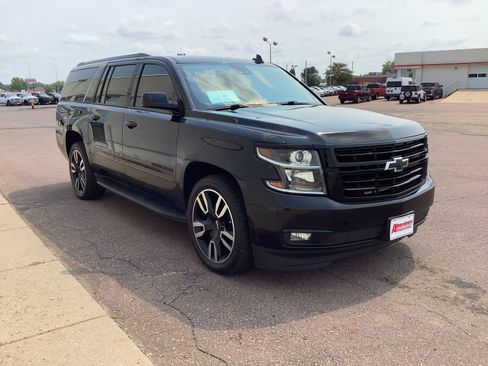 Used 2018 Chevrolet Suburban Premier AWD/4WD image 4