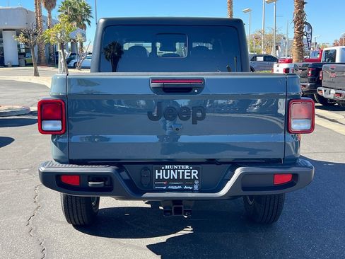 New 2025 Jeep Gladiator Sport image 5