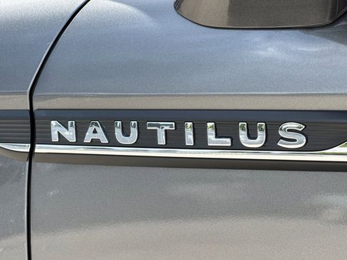 Used 2021 Lincoln Nautilus FWD w/ Equipment Group 101A image 28