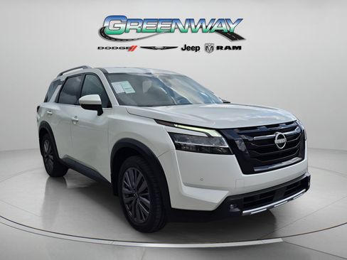 Used 2022 Nissan Pathfinder SL w/ SL Premium Package FWD image 1