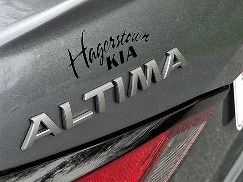 Used 2024 Nissan Altima 2.5 SV FWD image 31