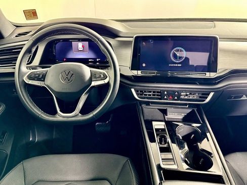 Used 2024 Volkswagen Atlas Cross Sport SE image 20