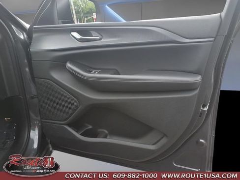 Used 2024 Jeep Grand Cherokee Laredo X AWD/4WD image 15