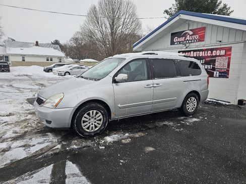 Used 2012 Kia Sedona LX image 5