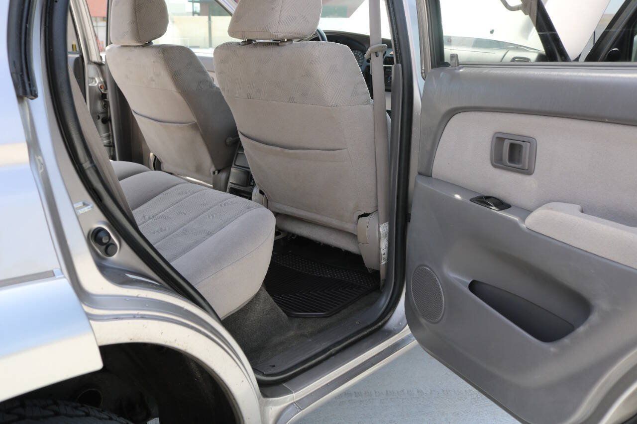 Used 2002 Toyota 4Runner SR5 AWD/4WD image 26