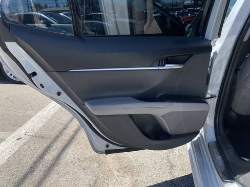 Used 2022 Toyota Camry SE w/ Audio Upgrade Package FWD image 19