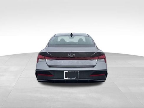 Used 2024 Hyundai Elantra SEL image 4