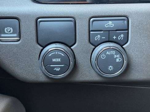 Used 2025 Chevrolet Silverado 1500 LT image 29