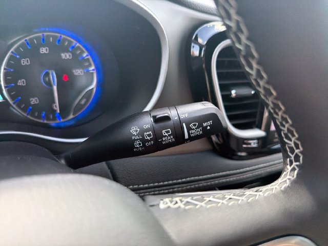 New 2027 Chrysler Pacifica Select FWD image 18