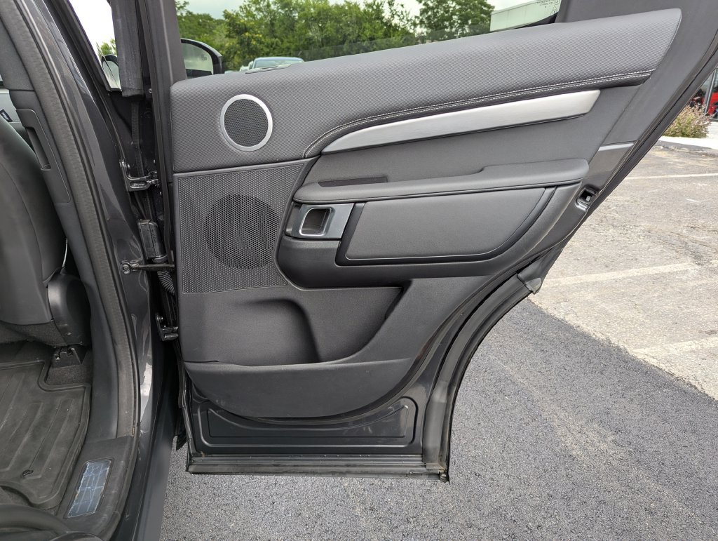 Used 2025 Land Rover Discovery Dynamic SE AWD/4WD image 37