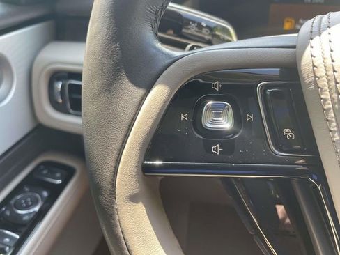 Used 2022 Lincoln Aviator Grand Touring w/ Equipment Group 301A AWD/4WD image 15