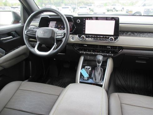 Used 2024 Chevrolet Colorado ZR2 w/ ZR2 Convenience Package III image 12