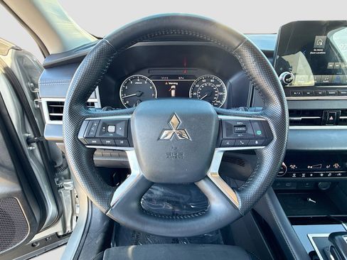 Used 2024 Mitsubishi Outlander SE Black Edition image 39