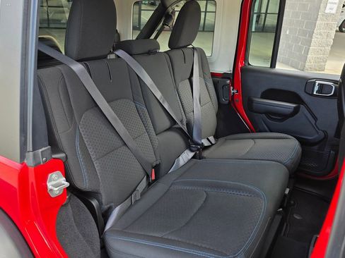 Used 2025 Jeep Wrangler Unlimited Rubicon 4xe w/ Convenience Group AWD/4WD image 25