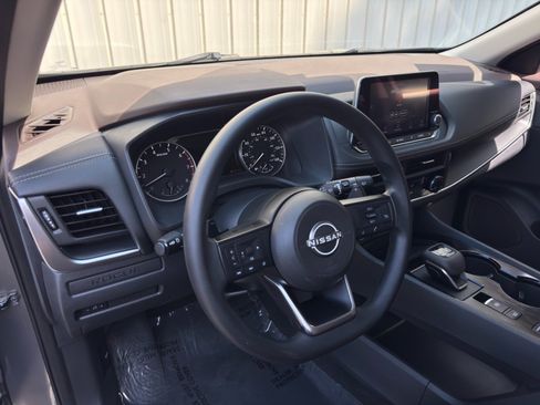 Used 2022 Nissan Rogue S FWD image 12