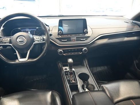 Used 2020 Nissan Altima 2.5 SR FWD image 11