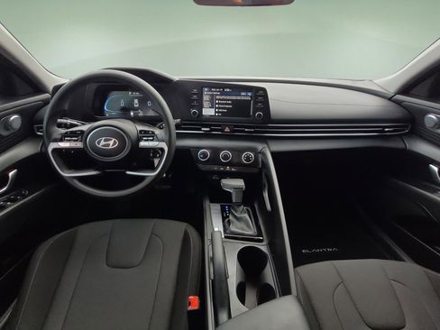 Used 2024 Hyundai Elantra SE image 13