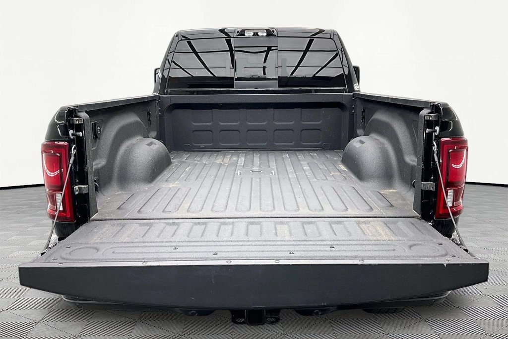 Used 2025 RAM 2500 Laramie w/ Night Edition AWD/4WD image 18