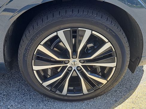 Certified 2024 Volvo XC60 B5 Plus w/ Climate Package AWD/4WD image 31