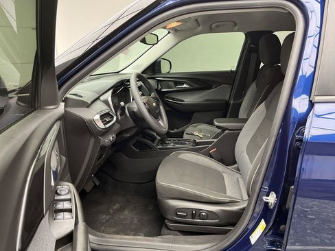 Used 2022 Chevrolet TrailBlazer LT w/ Convenience Package AWD/4WD image 3