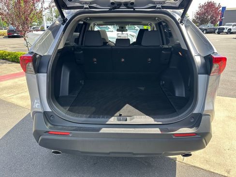 Used 2019 Toyota RAV4 XLE FWD image 26