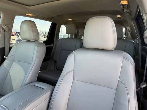 Used 2019 Toyota Highlander XLE w/ Carpet Mat Package (TMS) FWD image 20