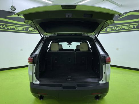 Used 2022 Chevrolet Traverse LS image 9