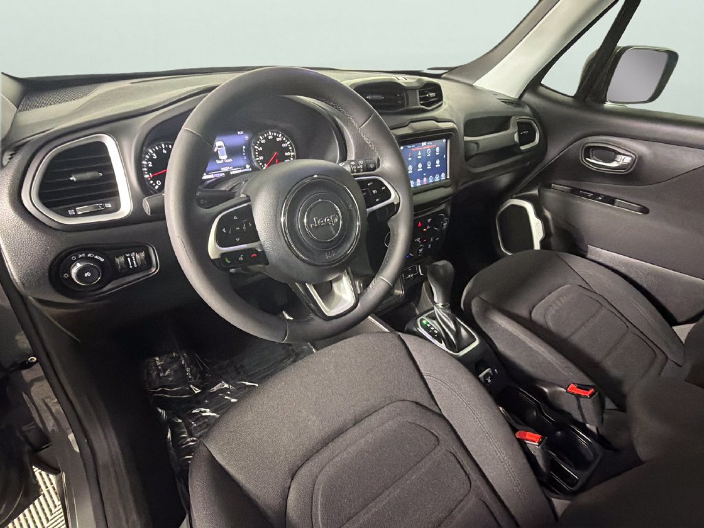 Used 2021 Jeep Renegade Latitude FWD image 18