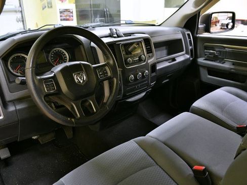 Used 2016 RAM 1500 Express RWD image 29