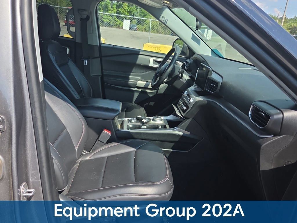 Used 2023 Ford Explorer XLT w/ Equipment Group 202A AWD/4WD image 2