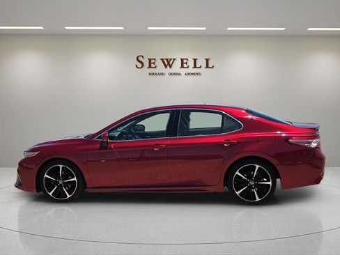Used 2018 Toyota Camry XSE FWD image 2