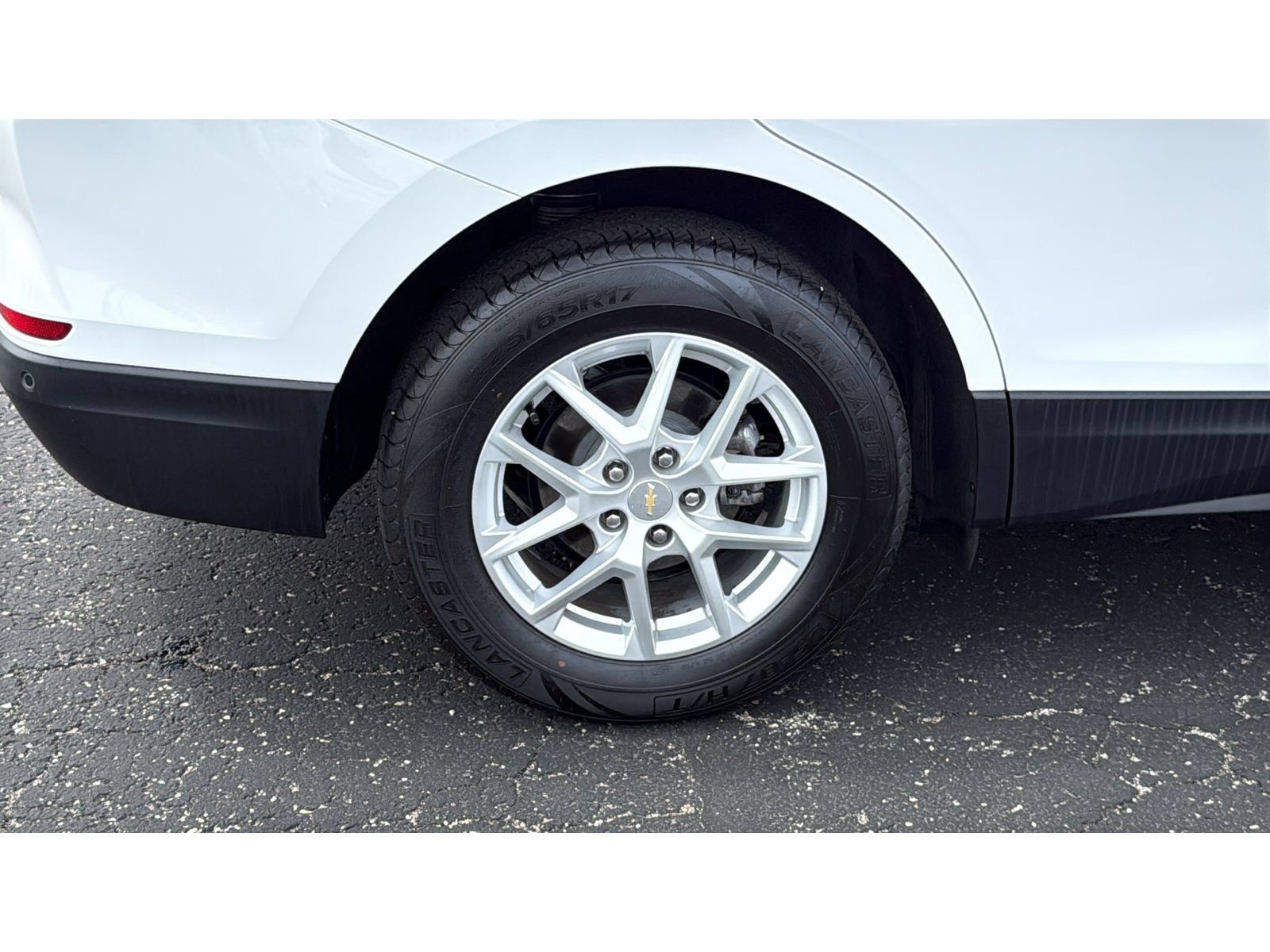 Used 2024 Chevrolet Equinox LT FWD image 14