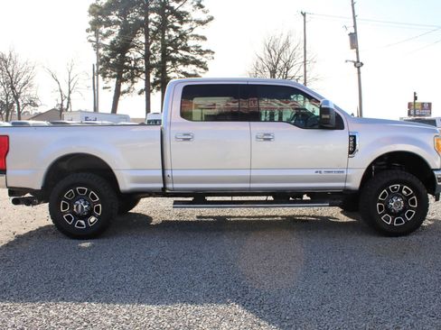 Used 2017 Ford F250 XLT w/ XLT Premium Package image 8