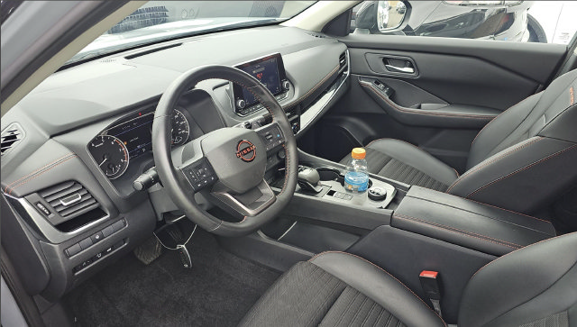 Used 2025 Nissan Rogue SV w/ Rock Creek Premium Package AWD/4WD image 9
