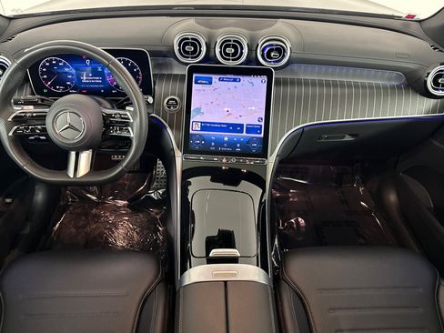 Used 2025 Mercedes-Benz GLC 300 4MATIC image 12