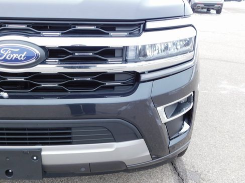 Used 2024 Ford Expedition Limited image 9