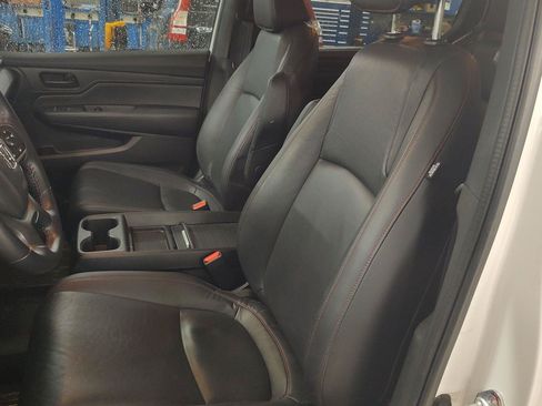 Used 2023 Honda Odyssey Sport image 2