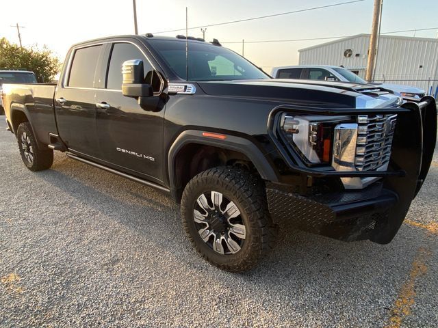 Used 2025 GMC Sierra 3500 Denali w/ Denali Reserve Package AWD/4WD image 2