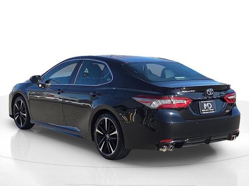 Used 2018 Toyota Camry XSE image 4