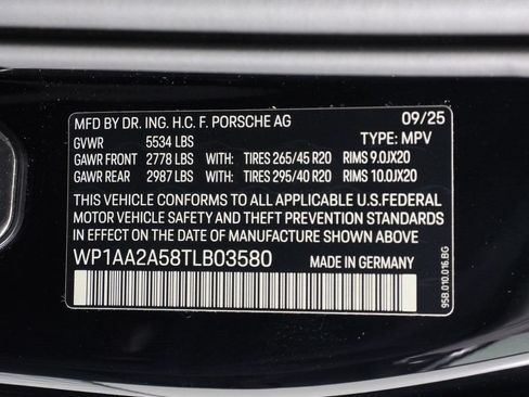 Certified 2026 Porsche Macan AWD/4WD image 19